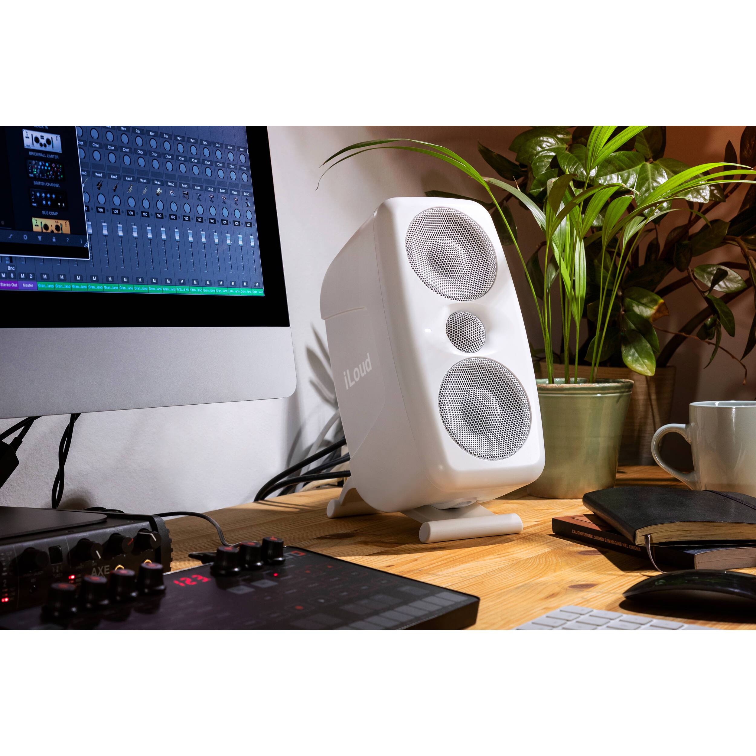 IK Multimedia iLoud MTM White Monitor de Estudio Compacto de Alta Resolución (Unidad) Monitores de Estudio IK Multimedia