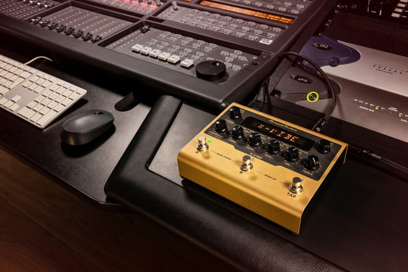 IK Multimedia Amplitube X-Vibe Modulación Pedal StudioMusic.cl 